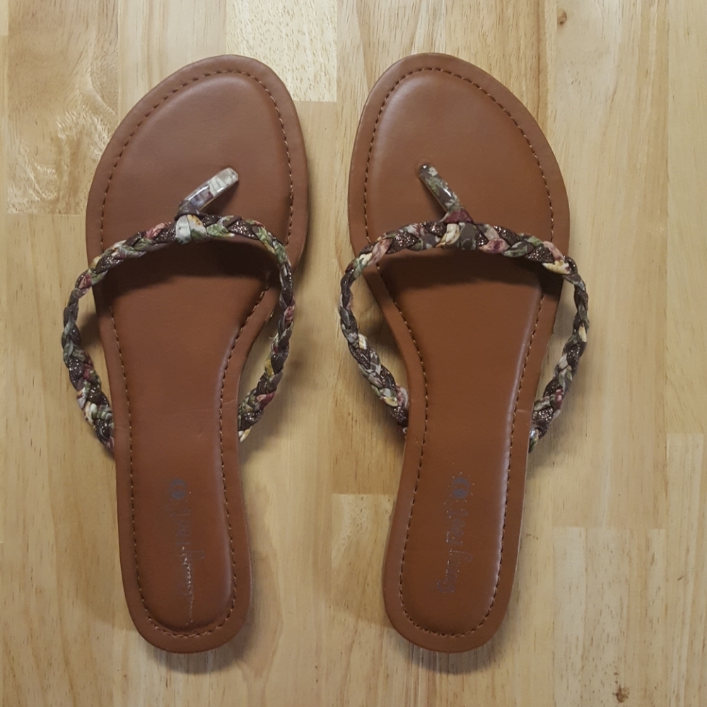 Sunny Feet flip flops size 7.5 NWOT